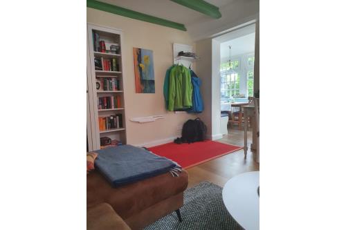 Spiekeroog Ferienwohnung Huus Wellhorn mit Atelier Mondstein - Wohnzimmer in Behausung :) 