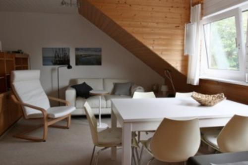 Spiekeroog Ferienwohnung Kamphuus, Whg. 8a - 8A - Wohnzimmer mit Essplatz