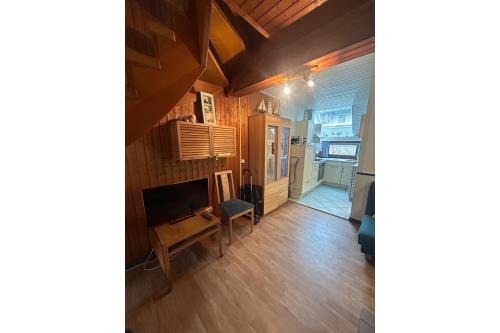 Spiekeroog Ferienwohnung Kieferneck 3 im Spiekerhuus - Wohnbereich und Küche