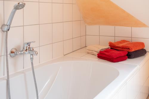Spiekeroog Ferienwohnung Lütt Paradies - 1 - Doppelbadewanne