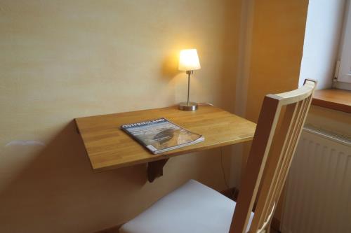 Spiekeroog Ferienwohnung Lütt Paradies - 1 - Schreibtisch im Schlafzimmer