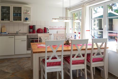 Spiekeroog Ferienhaus Pastors Tuun - Eßplatz und Eßecke EG