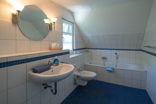 Spiekeroog Ferienhaus Pastors Tuun - Badezimmer OG