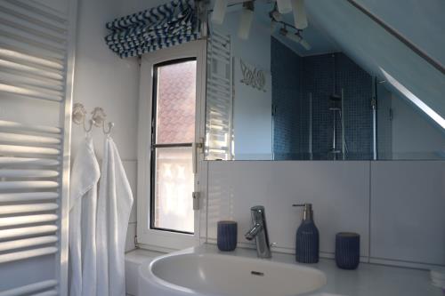 Spiekeroog Ferienwohnung Picks Logierhaus, Stammhaus - 1 - Bad