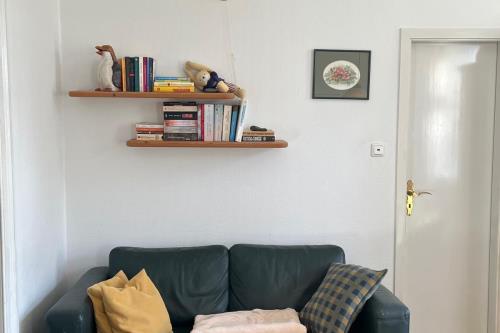 Spiekeroog Ferienwohnung Picks Logierhaus, Whg. 3 - Sofa Wohnzimmer