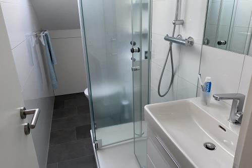 Spiekeroog Ferienhaus Rikes Huus - Bad oben