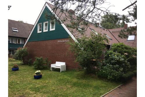 Spiekeroog Ferienwohnung Spiekerhuus, Whg. &quot;Kajüte&quot; - Vorderansicht Spiekerhuus