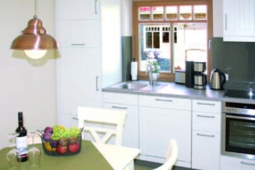 Spiekeroog Ferienwohnung Spiekeroog Ferientraum &quot;Bi d´ Utkiek&quot; - 4 Köken - Küche mit Essecke