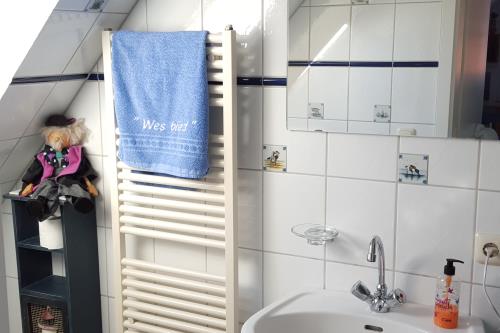 Spiekeroog Ferienwohnung Wes blied - Sei glücklich - Bad oben