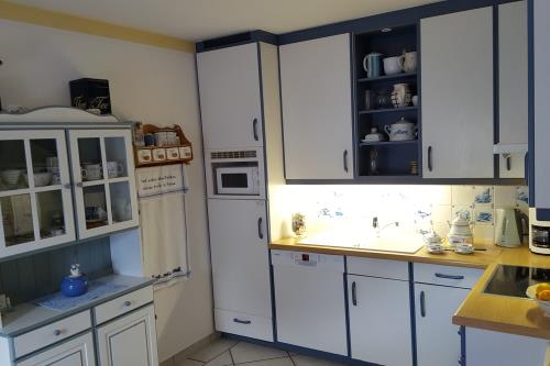 Spiekeroog Ferienwohnung Wes blied - Sei glücklich - Küche unten