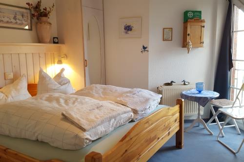 Spiekeroog Ferienwohnung Wes blied - Sei glücklich - Schlafzimmer unten