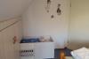 Spiekeroog Ferienwohnung Wes blied - Sei glücklich - Babybett Schlafzimmer unten