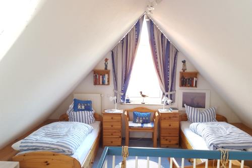 Spiekeroog Ferienwohnung Wes blied - Sei glücklich - Schlafzimmer Spitzboden